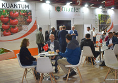 Lot's of business talks at the booth of Manier